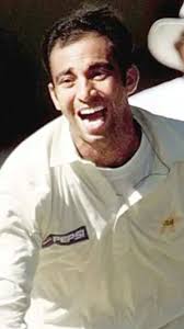 Best bowling figures for Pakistan