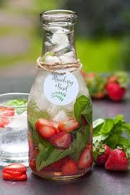 Eau Detox Fraise Concombre Citron Menthe Recettes D Eau Aromatisee Recettes D Infusions Fraise Basilic