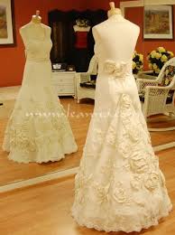 How To Bustle A Wedding Gown Wedding Dress Bustle Diy Wedding Dress Wedding Gown Bustle