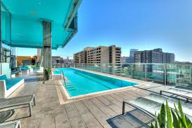 With luxury features that include gourmet kitchens whether you're in la or dtla, the 1 and 2 bedroom apartments at broadway palace apartments offer exceptional views inside and out. Ferienwohnung Downtown La 1 Bedroom With Views Usa Los Angeles Booking Com