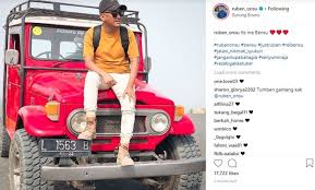 Pria naik tril / salah satu keuntungan traveling sambil. Tampak Gagah Ruben Onsu Pamer Naik Motor Trail Ini Penampakannya