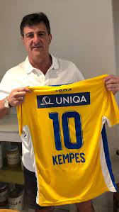 Football statistics of mario kempes including club and national team history. Mario Kempes Kommt Zur Geburtstagsparty Der Vienna Fussball Derstandard De Sport