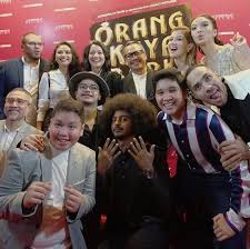 Orang kaya baru (2019) download film orang kaya baru (2019) full movie | halo sobat indomov21, pada kesempatan kali ini admin akan membagikan sebuah download film indonesia dengan genre drama yaitu orang kaya baru (2019). Review Film Orang Kaya Baru Belajar Menghargai Kesederhanaan