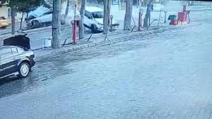 Otomobiller çarpıştı sürücü anne hayatını kaybetti