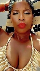 Golden glow ☀️ Bold 💋 Unbothered Energy ✨️ Hello Everyone 👋🏾