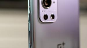 This camera has autofocus and is also excellent for maco photos. Vzynhv3faohsvm