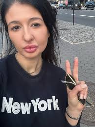 Hello all, I'm looking for a male roommate with a targeted move in between  September 1st through 12th! I plan to hunt for apartments in New York after  August 18th. I prefer