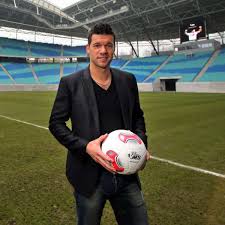 0:0 oliver neuville was cautioned with a yellow card. Ballack Erlose Aus Abschiedsspiel Gehen An Hochwasseropfer Fussball