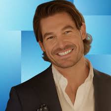 New spot from Dir. Ryan Ebner for @highnoonsunsips Agency: @preacheraustin  Prod: ArtClass Director: @rfebner MP: @geno_imbriale Managing Director:  @kirstenarongino HoP: @sparkjones13 Executive Producer: @lsg.me Staff  Producer: @oliviapossino Staff ...