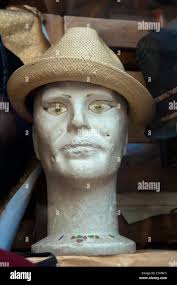 Paris hat shop hi-res stock photography and images