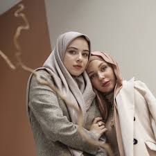 3 Model Hijab Pashmina untuk Pemilik Wajah Oval - Fashion Fimela.com