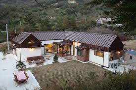 The U Shaped Family Bungalow That Dreams Are Made Of From Amy Buxton House Design Bungalow House Design Architecture House