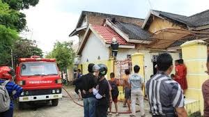 Kami mengumpulkan soal dan jawaban dari tts kami memiliki database lebih dari 122 ribu.pemadam kebakaran disingkat damkar, branwir (dari bahasa belanda brandweer), atau pmk adalah orang atau pasukan yang bertugas memadamkan kebakaran, melakukan penyelamatan, dan. 70 Kasus Kebakaran Di Palopo Sepanjang 2019 Wara Utara Terbanyak Tribun Timur