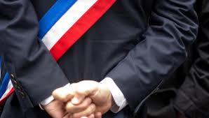 Le maire (ou la maire), en tant que président du conseil municipal et représentant de l'état, dirige et administre la vie publique d'une commune. Municipales Dans Les Landes Combien Gagne Un Maire