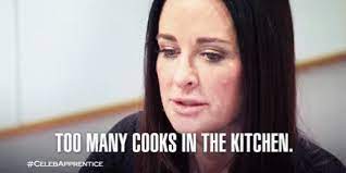 That project failed miserably, there were 5 people in charge of it and no one could come to an agreement, just too many cooks in the. Too Many Cooks In The Kitchen Gif Toomanycooks Toomanycooksinthekitchen Thenewcelebrityapprentice Discover Share Gifs