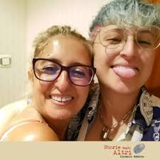 Carmelo abbate is an italian journalist and reporter. Storie Degli Altri Carmelo Abbate Lei E Lorella Vive A Roma Porta La Figlia Di 6 Anni A Comprare Dei Vestiti Le Mette Sotto Il Naso Gonne A Palloncino Magliette