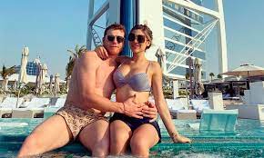 Fernanda gómez is a social media personality with nearly 450k followers on her instagram account. Como Nunca El Canelo Presume Su Amor Con Fernanda Gomez Desde Dubai