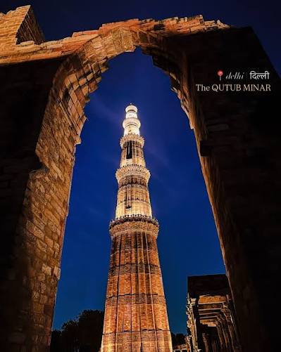 Frames from QUTUB MINAR | Delhi 📍📸🤩 . . Pictures by - @withlavish Shot on Phone . . Comment your favourite picture ⬇️ . . #delhi #qutubminar #newdelhi #india #photography