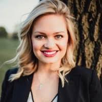 Sara Petrie's Instagram, Twitter & Facebook