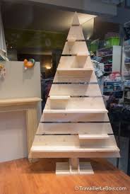un sapin de noel en bois par travaillerlebois pallet christmas wooden christmas trees christmas wood