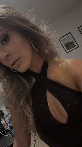 Jennifer Schunk's Instagram, Twitter & Facebook