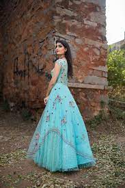 Pin By Sravani Hanumansetty On Lehngas And Gowns Party Wear Dresses Gown Party Wear Indian Gowns Dresses