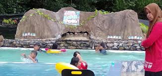 Letaknya lumayan jauh dari jalan raya. Aqua Qaseh Pool Posts Facebook