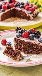 sommer dessert brownie beeren torte hellofresh blog sommer dessert lebensmittel essen beeren torte