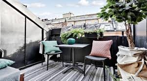 Balkonmobel Set Fur Kleinen Balkon Modernes Design Schlicht Pinkes Blaue Kissen Deko Baum In 2020 Kleiner Balkon Balkon Ideen Mobel Fur Kleinen Balkon