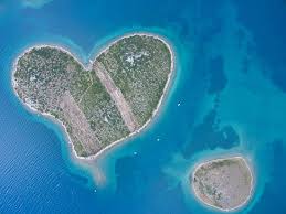 Последние твиты от galesnjak island (@galesnjak). Galesnjak E Un Isola Disabitata Che E Stata Ribattezzata Isola Degli Innamorati Per La Sua Forma Anche Se Disabitata I Piu Romantici Possono Trascorrerci Qualche Giorno Bild Von Kroatien Europa Tripadvisor