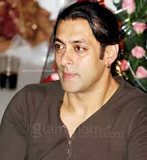 Top 5 Biggest Bollywood Stars Globally!(#2020) 1. #SalmanKhan = 1971 Points  👑 2. #AkshayKumar = 920 3. #RanbirKapoor = 881 4. #RanveerSingh =790 5.  #TigerShroff =708 Source :https://t.co/bV1pNqN9P3