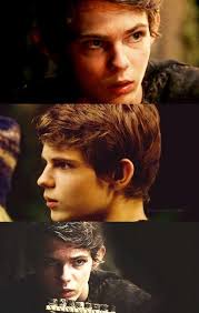 Robbie Kay S The Perfect Peter Pan Check Out Those Pan Pipes D Robbie Kay Robbie Kay Peter Pan Peter Pan Ouat
