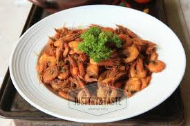 1 sudu teh asam jawa segera 4 sudu besar sos tiram 3 sudu besar sos cili 3 sudu besar kicap manis sedikit saja air anggaran 1/2. Resep Udang Goreng Kunyit Just Try Taste
