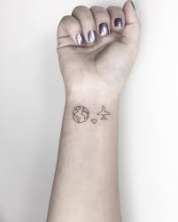Das herz steht zum beispiel für liebe, familie, leidenschaft. Mini Tattoos 100 Susse Motive Und Ideen Fur Ein Kleines Tattoo Fur Frauen