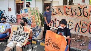 La lucha por la matrícula cero se empezó a gestar como una respuesta del movimiento estudiantil que ha crecido y que ha logrado que varias universidades públicas del país, haciendo grandes esfuerzos. Estudiantes De La Usco En Huelga De Hambre Por Matricula Cero Youtube