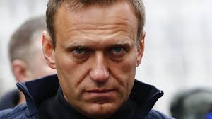 Навальный публично назвал «единую россию» «партией жуликов и воров», а когда начались протесты против фальсификаций результатов выборов в государственную думу 2011 года, то стал главной «движущей силой» этих. Navalnogo Nachali Lechit V Germanii Chto Izvestno Na Dannyj Moment Bbc News Russkaya Sluzhba