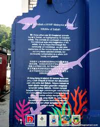 Creative Ideas To Fix The Broken Wall In 2020 Sabah Street Art Fashion Installation Art