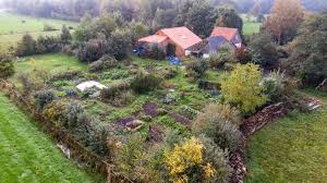 Het is een regie zitting waarbij de kinderen wel aanwezig zouden zijn. Vader En Klusjesman Langer Vast In Zaak Rond Spookgezin In Boerderij Ruinerwold Ruinerwold Ad Nl