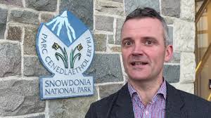 Eryri: 'Pobl yn defnyddio'r Gymraeg yn unig yn naturiol'