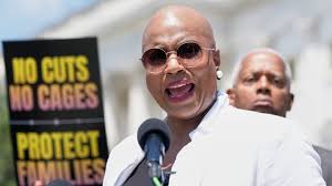 Hundreds mourn for Heather Heyer, killed during protest in Charlottesville 