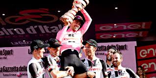 Inizia la stagione preparandosi per la 100ª edizione del giro d'italia con ambizioni di classifica. Tom Dumoulin Wins The 100th Giro D Italia Peloton Magazine