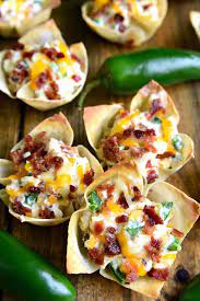 43 Simple Snacks To Make In Less Than 5 Minutes Easy Snacks Easy Appetizer Recipes Superbowl Party Food
