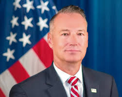 Asume jefatura del Servicio de Inmigración y Control de Aduanas de Estados  Unidos