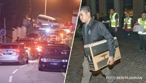 Sub inspektor (b) alias yahya dipetik laporan the malaysian. Polis Serbu Dan Rampas Barang Peribadi Najib Untuk Siasatan The Reporter