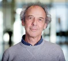 Det mesta som jag har haft oturen att se och höra på senare tid verkar bara fånigt och puerilt jämfört med program som helt apropå och på håret. Henry Ascher University Of Gothenburg