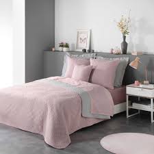 So manches bettüberwurf rosa, bettüberwurf grün oder bettüberwurf türkis modell und varianten aller designs lassen sich nämlich im sale reduziert vorfinden, ob mit muster versehen oder in einer. Plaid Tagesdecke Vintage Rosa Grau 220x240 Raumtraum Dekoshop