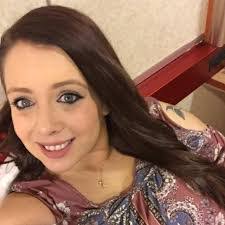 Julie Holub's Instagram, Twitter & Facebook