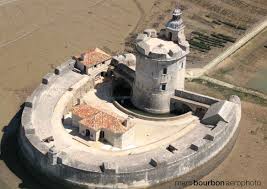 Le Fort Louvois A Maree Haute Flotte Ou Presque Ile D Oleron Maree Haute Maree