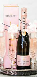 Beautiful Pink Champagne Presentation Champagne Pink Champagne Moet Chandon
