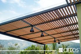 Nosotros ejecutamos la instalacion de diferentes estructuras , tanto en madera metal y aluminio, hacemos con dos o mas estructuras , con coberturas de policarbonato u otro tipo de cobertura, para cubrir areas como terrazas , azoteas,jardines,estacionamientos,oficinas etc. Estructura En Ecowood Tipo Cortaos Para Cubierta En Policarbonato Macizo Techo De Patio Techo De Pergola Diseno De Terraza